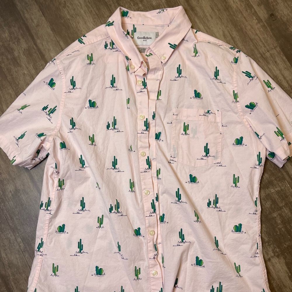 Short sleeve button down pink w/ cacti